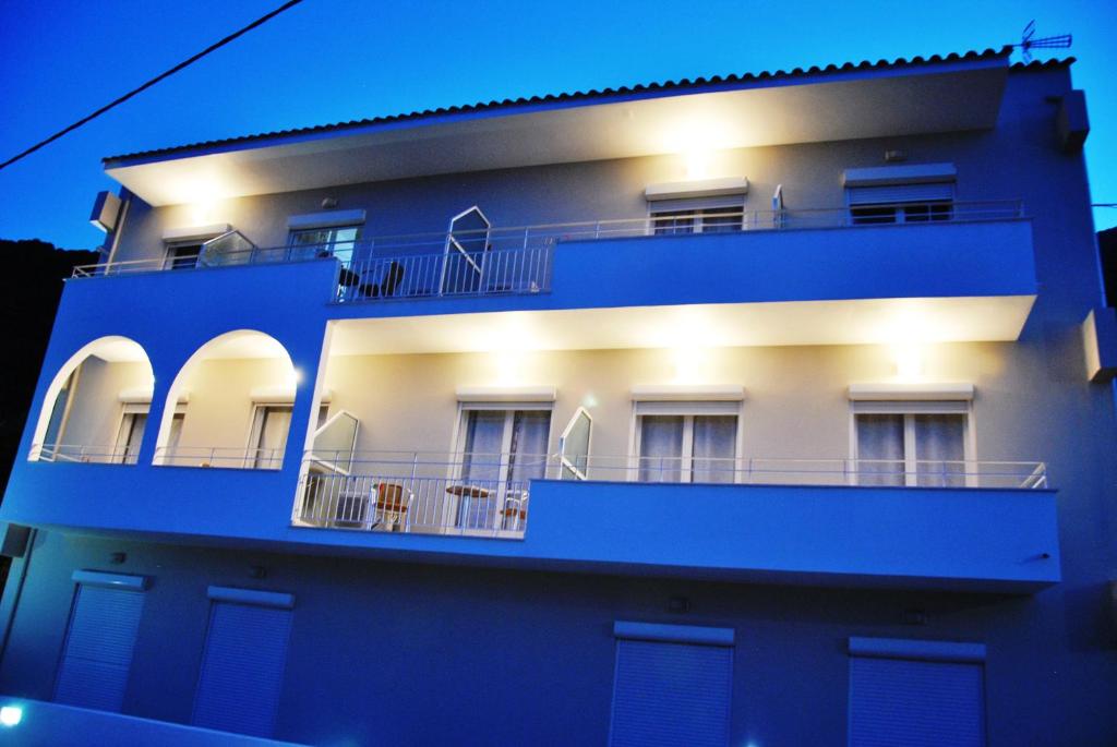 Filoxenia Hotel & Apartments room 5